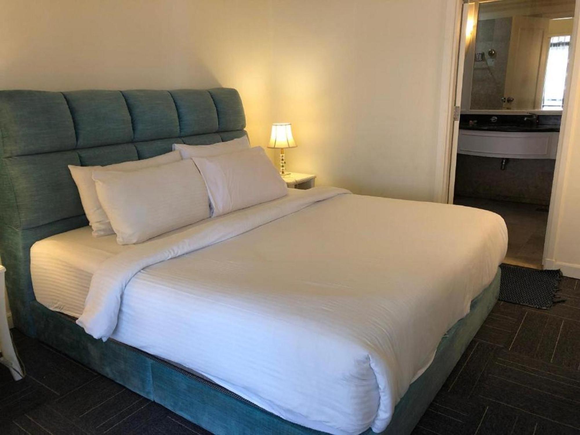 Urban Times Square Apartment *
